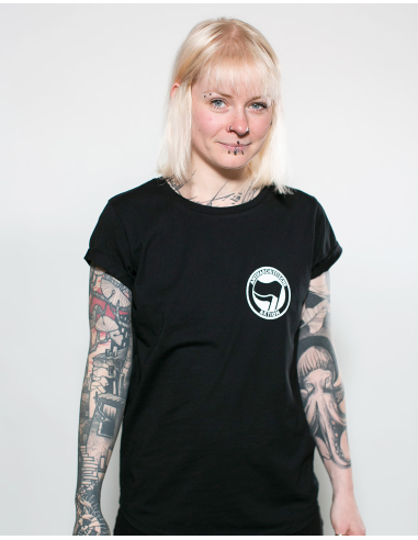 Wer gegen Nazis kämpft... - No Borders - T-Shirt tailliert - Black - @ No Borders