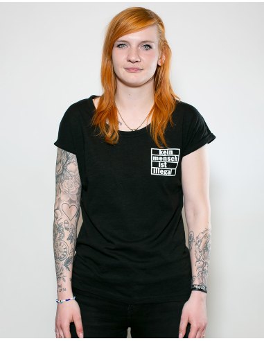 Kein Mensch ist illegal - No Borders - T-Shirt tailliert - Pocket Print - Black/White - @ No Borders