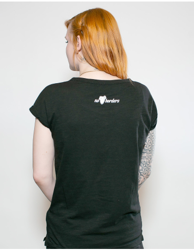 Kein Mensch ist illegal - No Borders - T-Shirt tailliert - Pocket Print - Black/White - @ No Borders