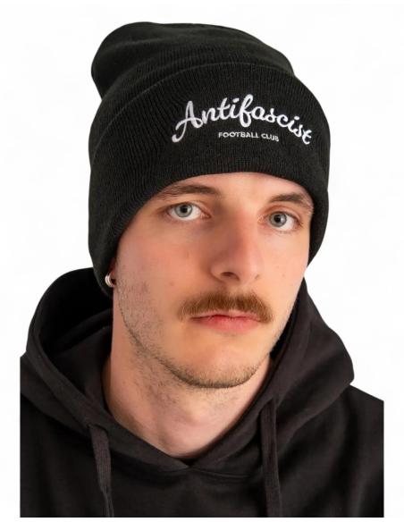 St. Pauli - Wintermütze - Antifascist Football Club - Front - Model St. Pauli - Wintermütze - Antifascist Football Club - Front - Model