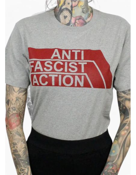 true-rebel-t-shirt-afa-20-grau-burgunder-tucked-in