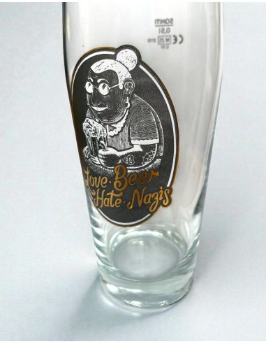 Love Beer Hate Nazis - Bierglas - @ No Borders