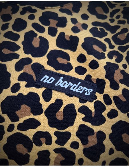 leo-no-borders-pullover-allover-detail